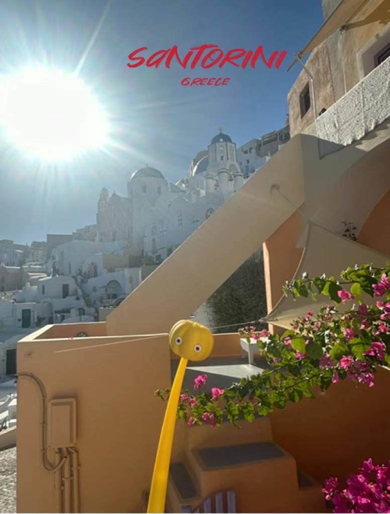 Jiggly in Santorini, Greece